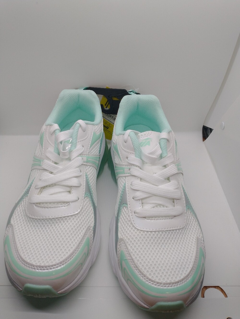 Avia Women's Fashion Gel Sneaker Sz 11 White Mint Green Flex Sole Odor Control